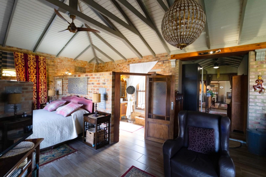 6 Bedroom Property for Sale in Sandbaai Western Cape